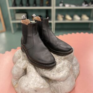 svart chelsea boot från Vegetarian Shoes